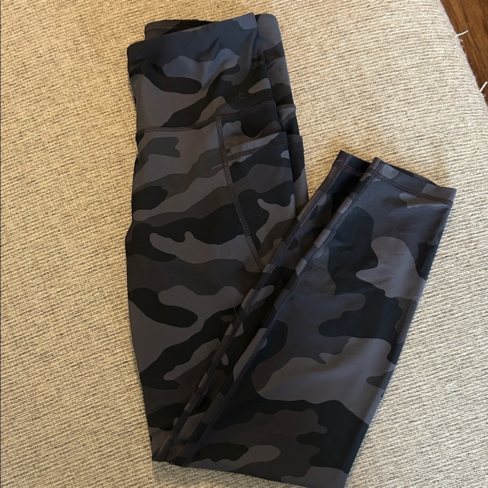 Old Navy Black and Gray Camo Leggings